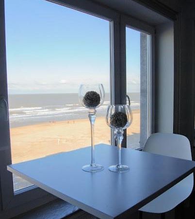 Modern Appartement Op De Zeedijk Met 2 Slaapkamers Te Oostende Kültér fotó