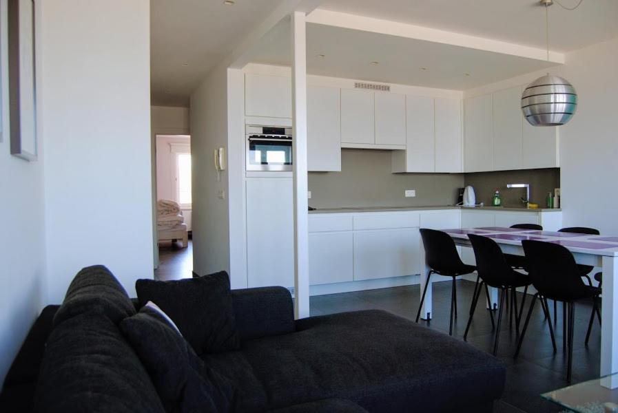 Modern Appartement Op De Zeedijk Met 2 Slaapkamers Te Oostende Kültér fotó
